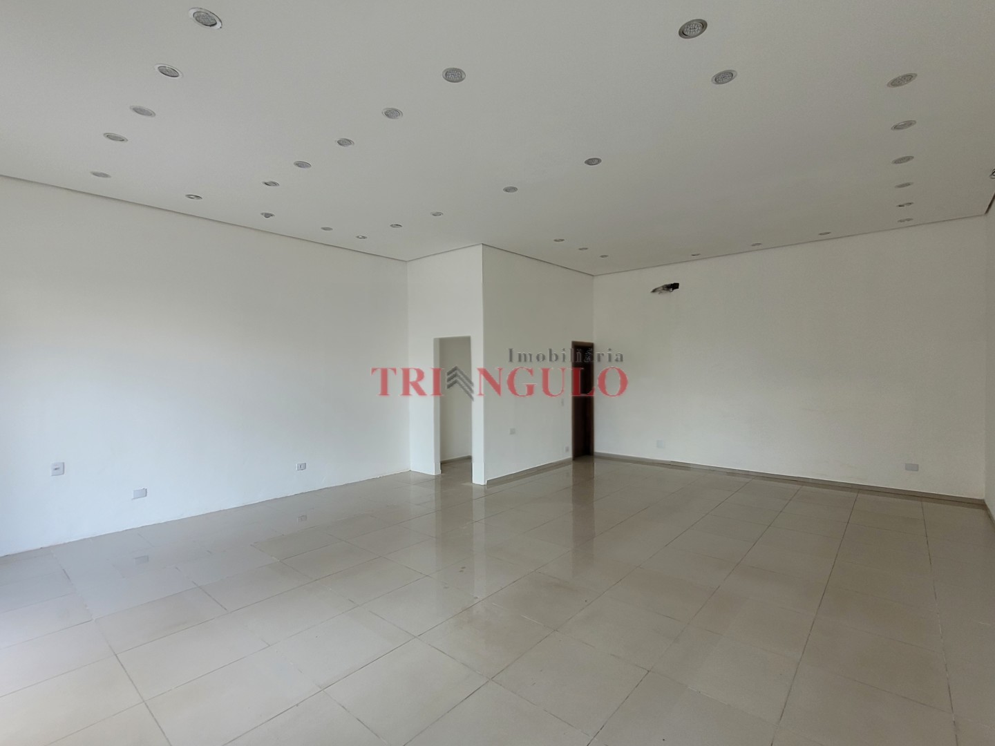 Sala Comercial para locacao no Zona 03 em Umuarama com 55m² por R$ 3.200,00