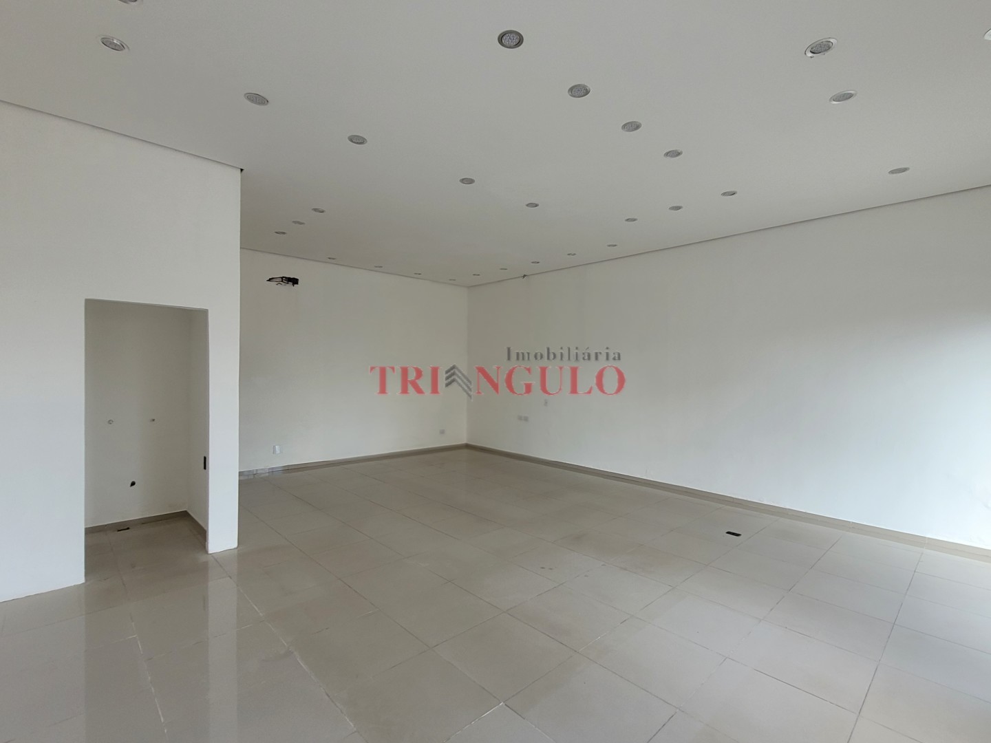 Sala Comercial para locacao no Zona 03 em Umuarama com 55m² por R$ 3.200,00