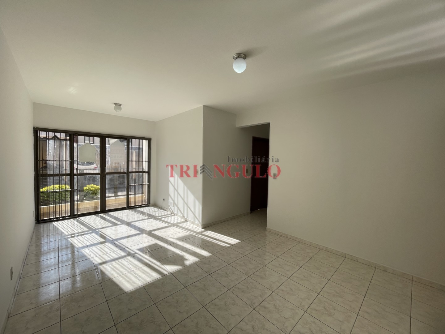 Apartamento para locacao no Zona I em Umuarama com 81m² por R$ 900,00