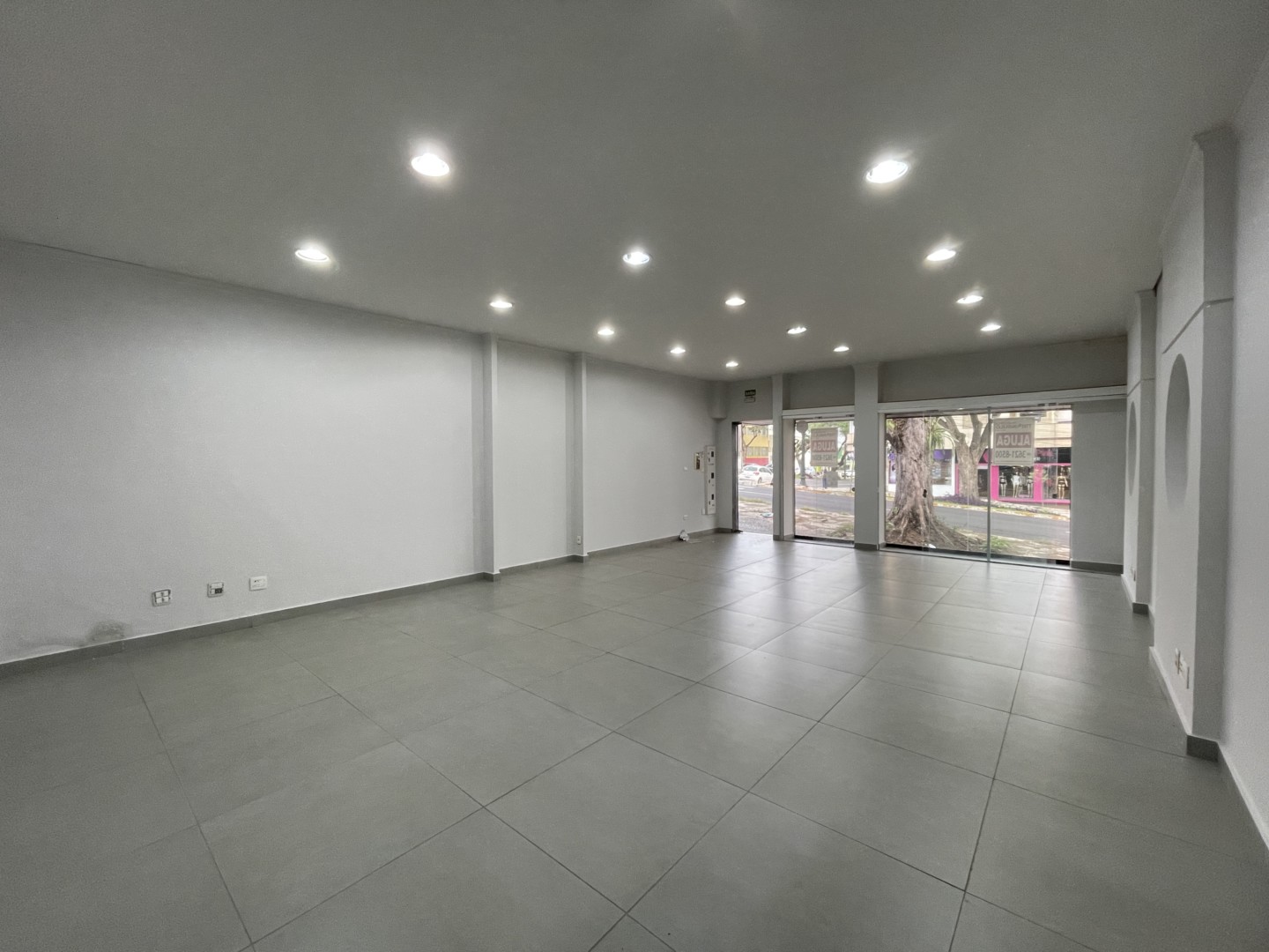 Sala Comercial para locacao no Zona I em Umuarama com 80m² por R$ 4.000,00