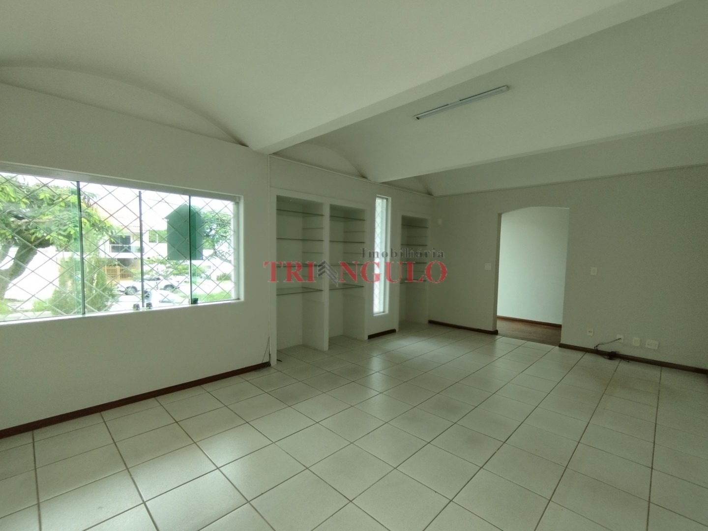Salão para locacao no Zona III em Umuarama com 490m² por R$ 5.500,00