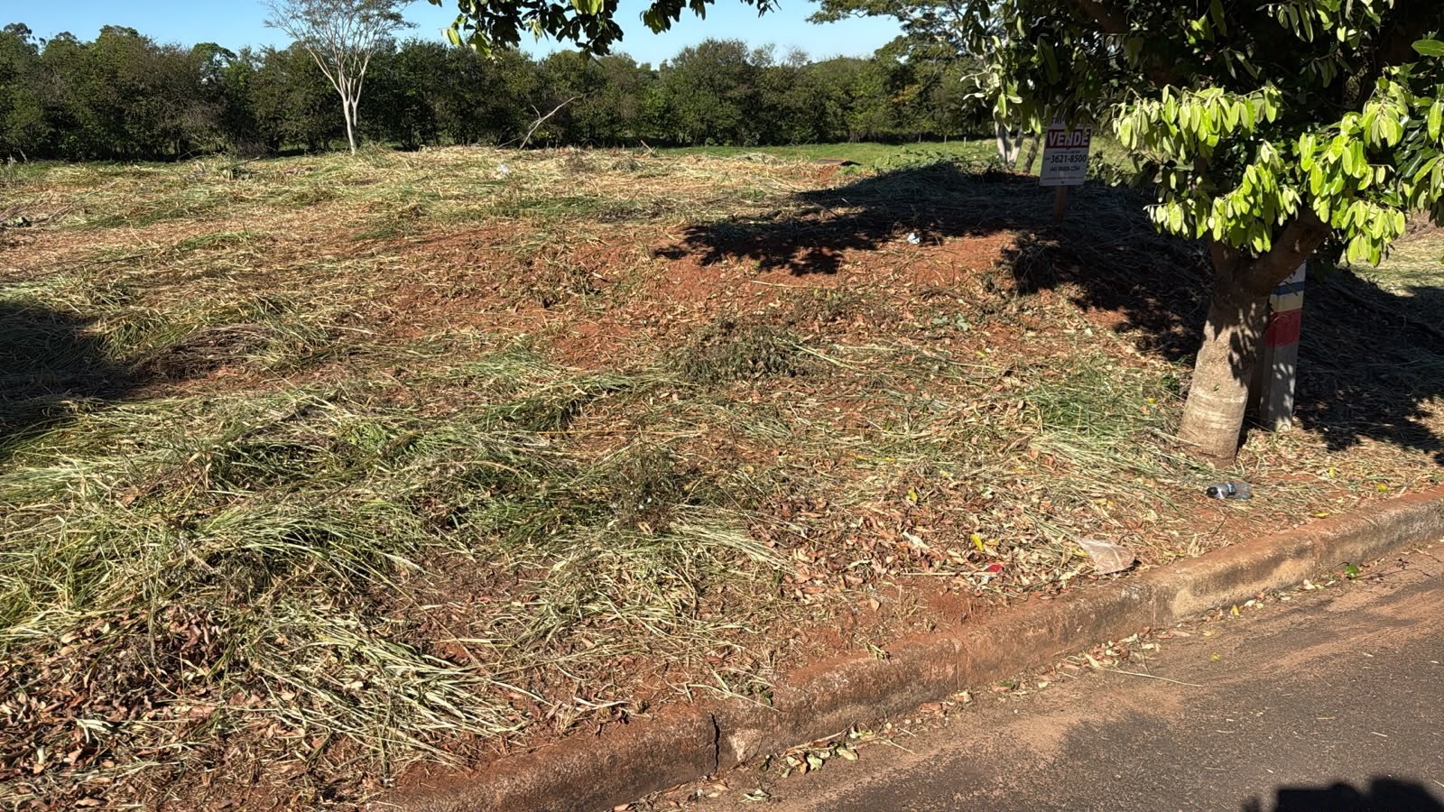 Terreno para venda no Parque Residencial Viena III em Umuarama com 160,65m² por R$ 56.000,00