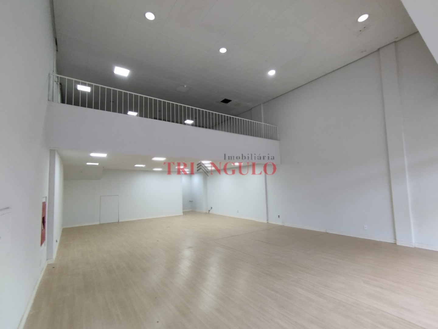 Sala Comercial para locacao no Zona III em Umuarama com 0m² por R$ 2.500,00