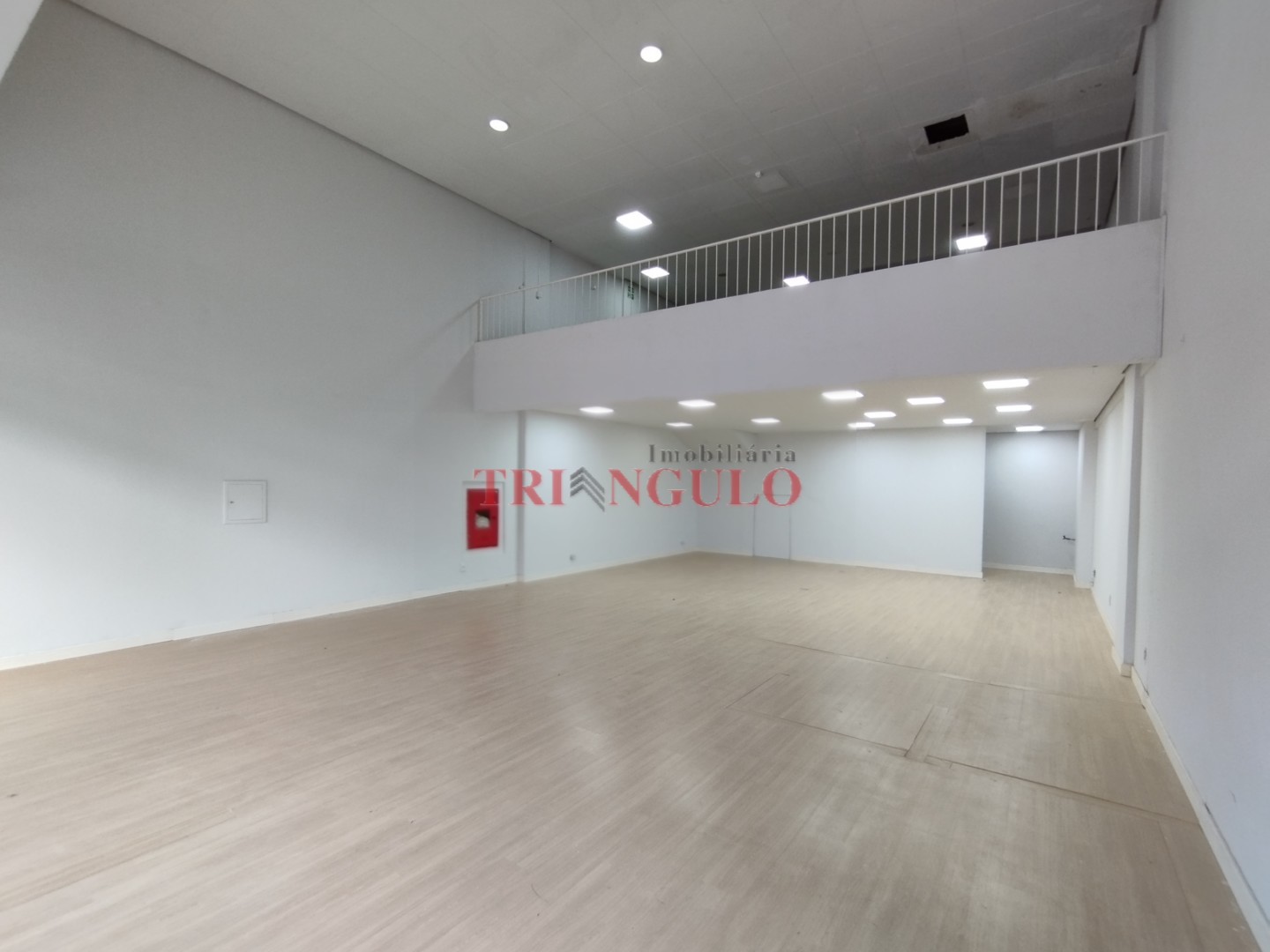 Sala Comercial para locacao no Zona III em Umuarama com 0m² por R$ 2.500,00