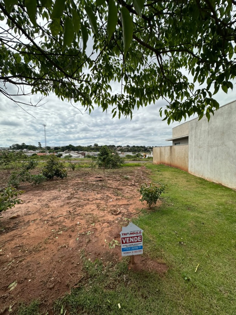 Terreno para venda no Jardim Aeroporto em Umuarama com 214,23m² por R$ 75.000,00