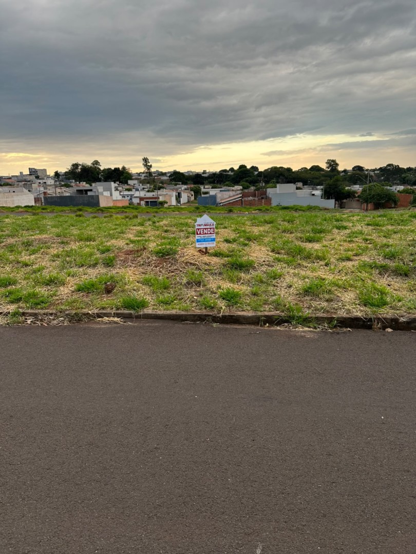 Terreno para venda no Jardim Aeroporto em Umuarama com 209,3m² por R$ 74.000,00