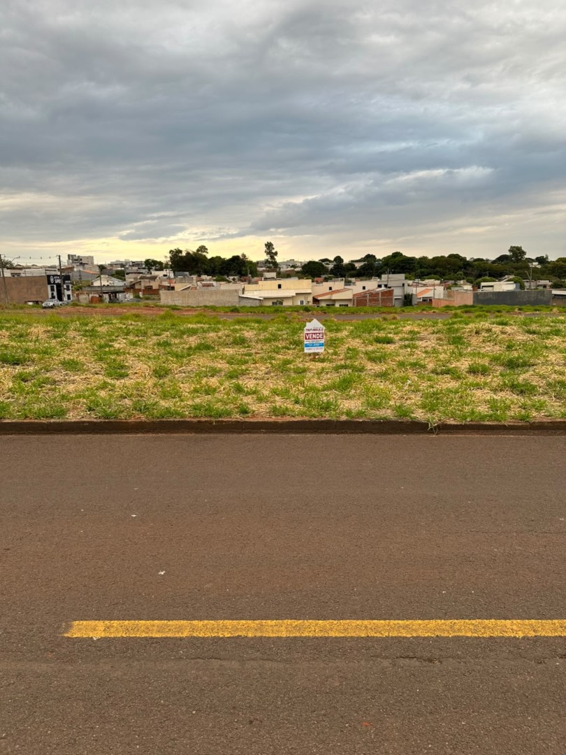 Terreno para venda no Jardim Aeroporto em Umuarama com 209,3m² por R$ 73.000,00