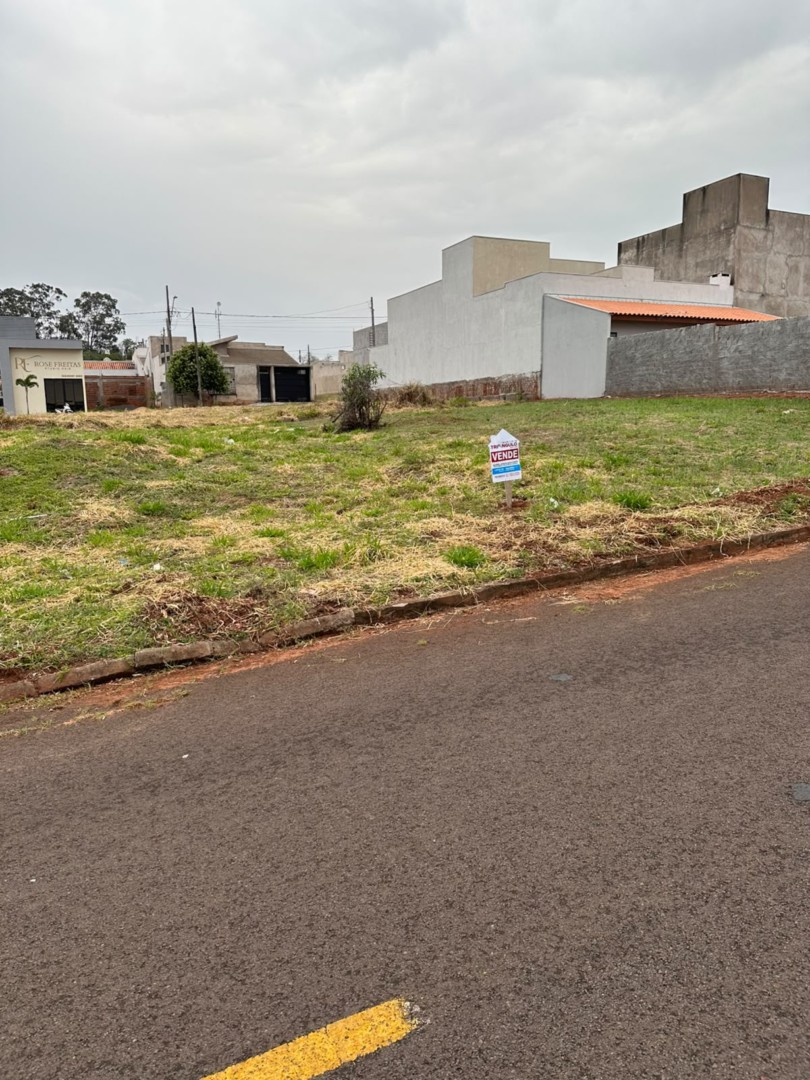 Terreno para venda no Jardim Aeroporto em Umuarama com 214,34m² por R$ 75.000,00