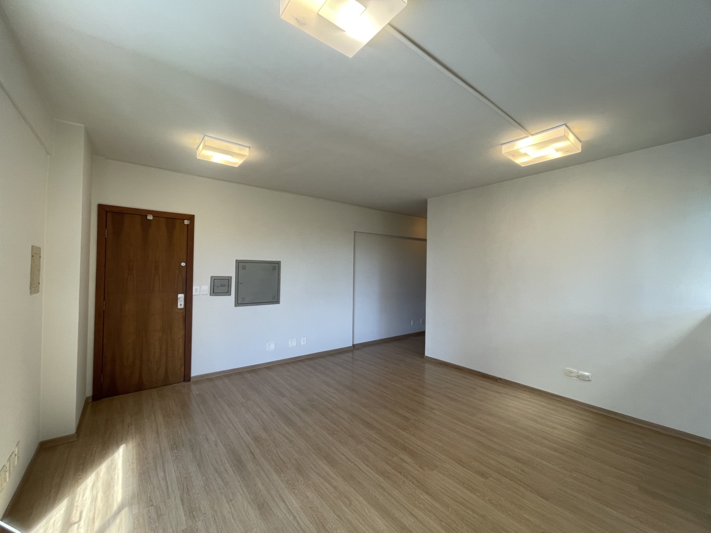 Sala Comercial para locacao no Zona I em Umuarama com 0m² por R$ 800,00
