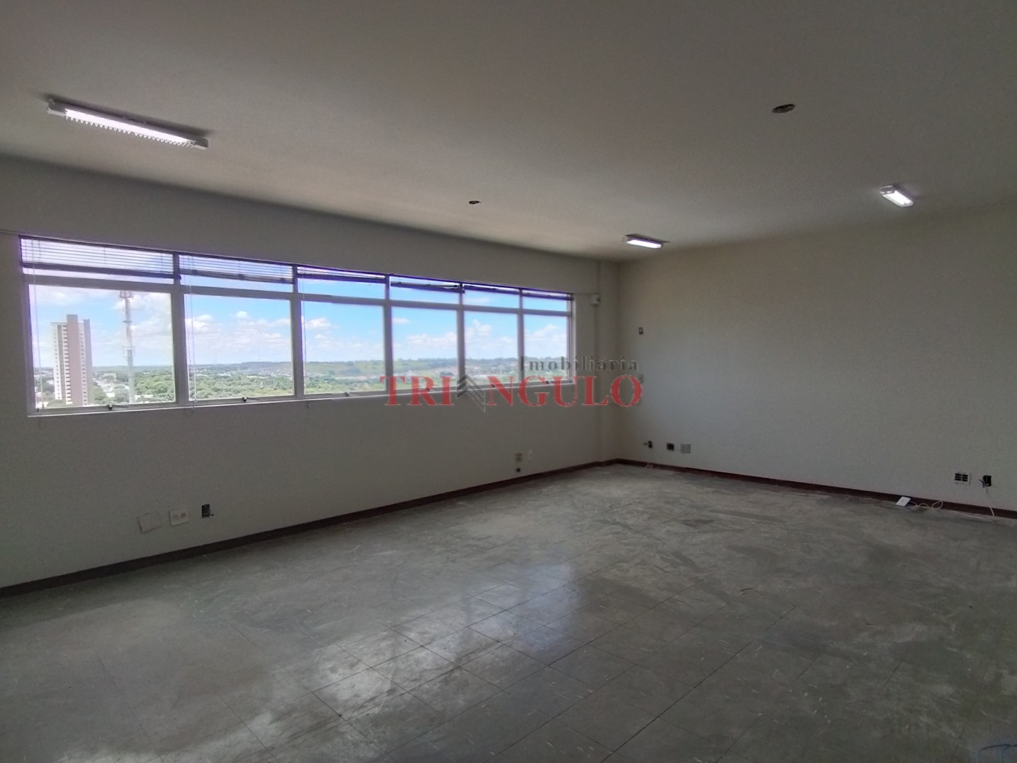 Sala Comercial para locacao no Zona I em Umuarama com 0m² por R$ 620,00