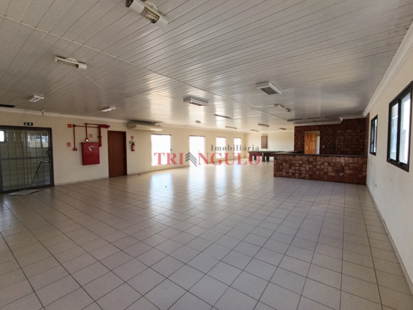 Salão para locacao no Zona I em Umuarama com 216,97m² por R$ 4.500,00