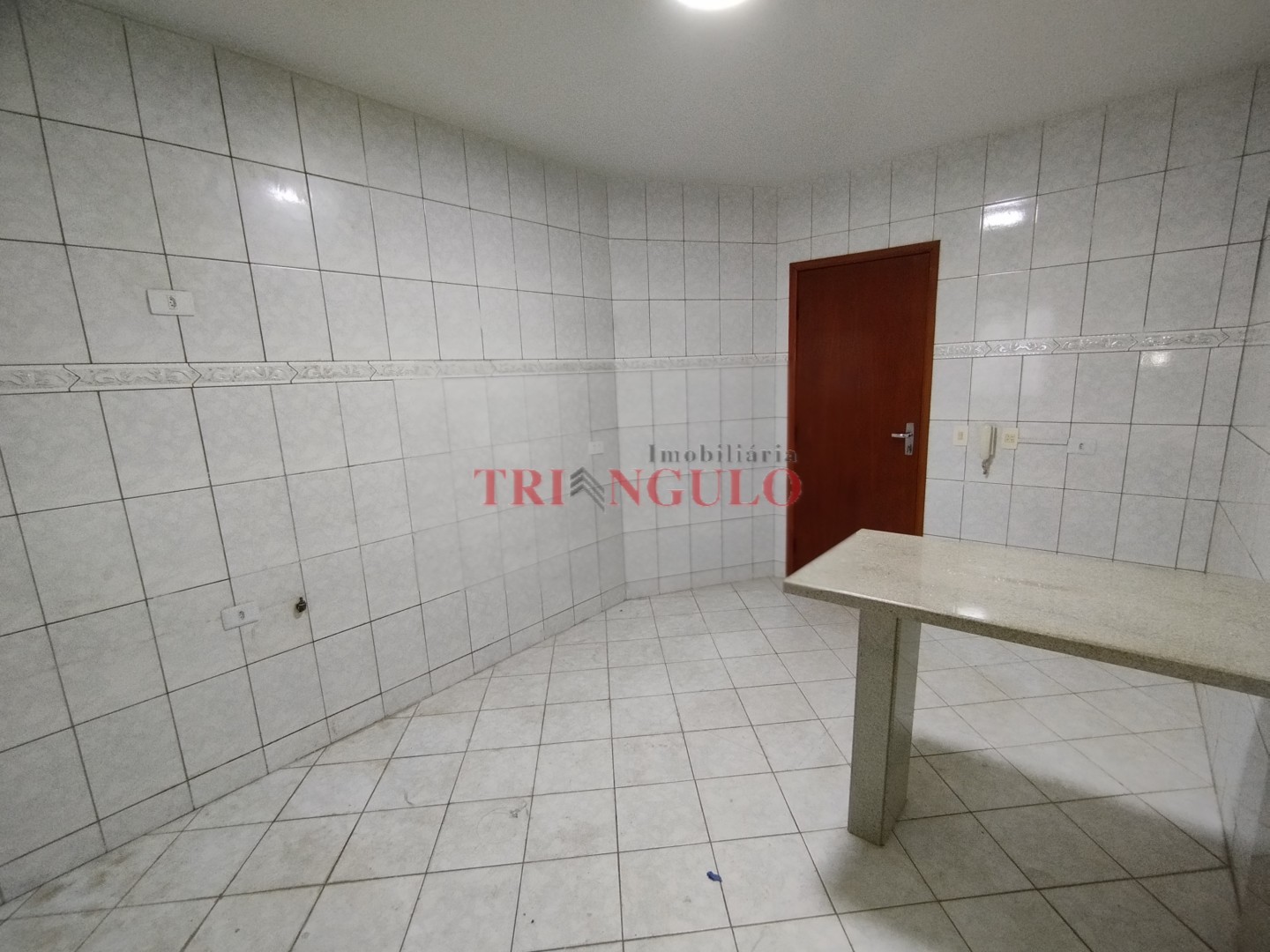 Apartamento para locacao no Zona I em Umuarama com 0m² por R$ 1.550,00