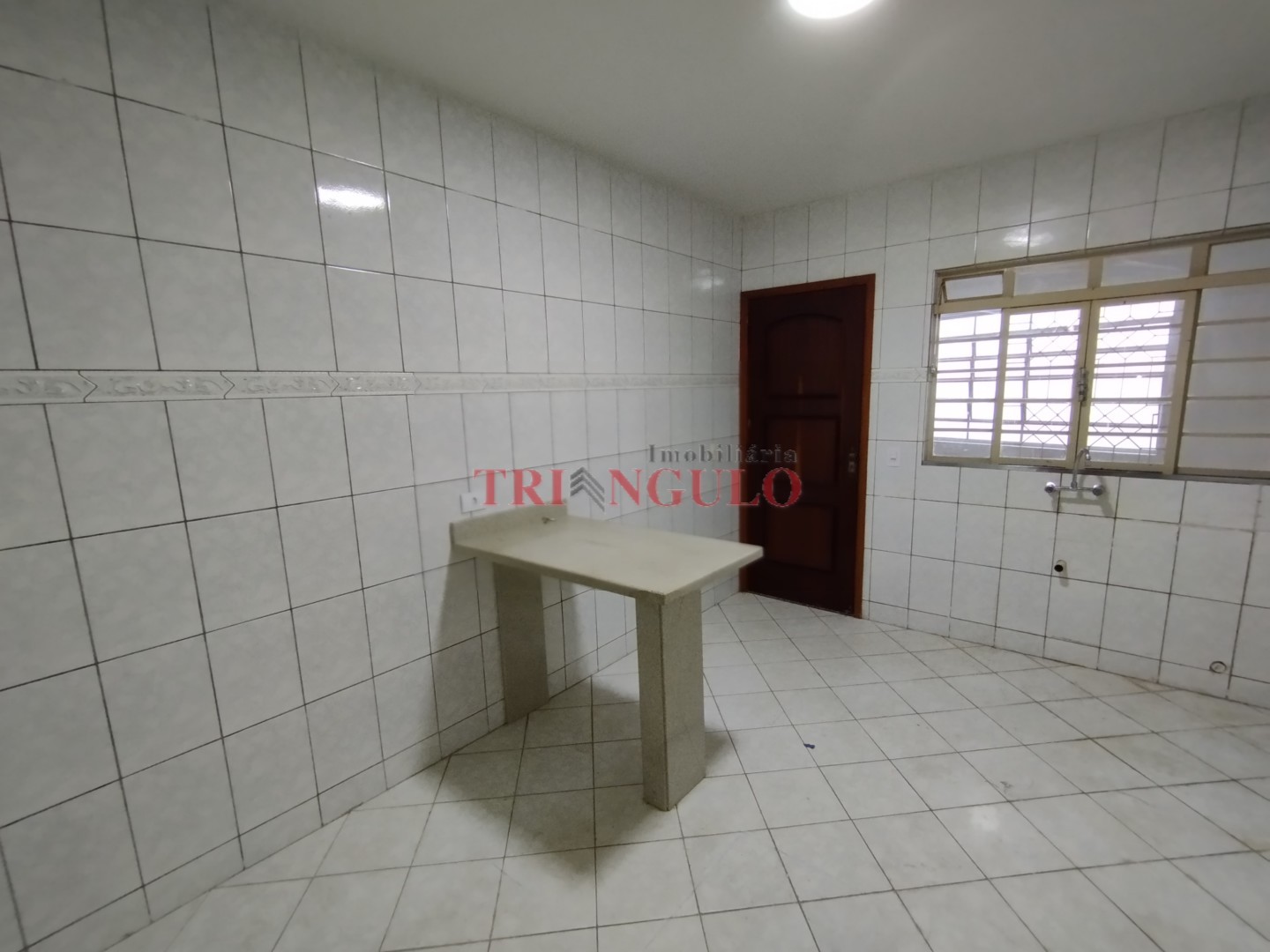 Apartamento para locacao no Zona I em Umuarama com 0m² por R$ 1.550,00