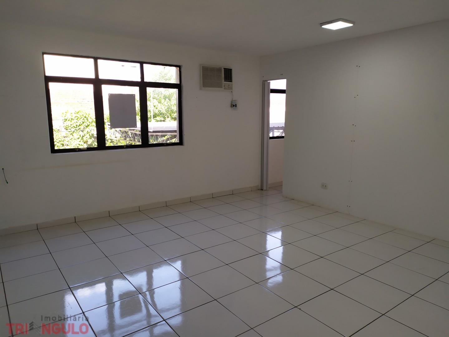 Predio Comercial para locacao no Zona I em Umuarama com 36,66m² por R$ 500,00