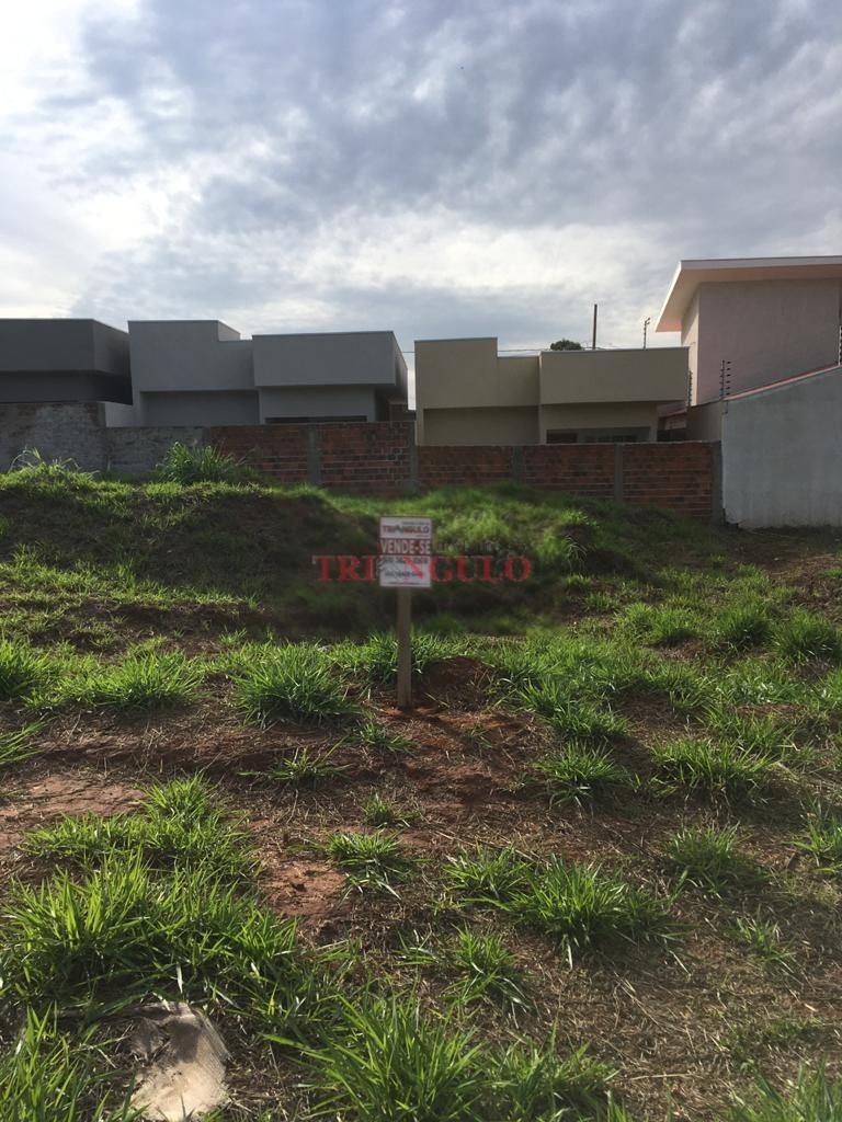 Terreno para venda no Jardim Aeroporto II em Umuarama com 204m² por R$ 70.000,00
