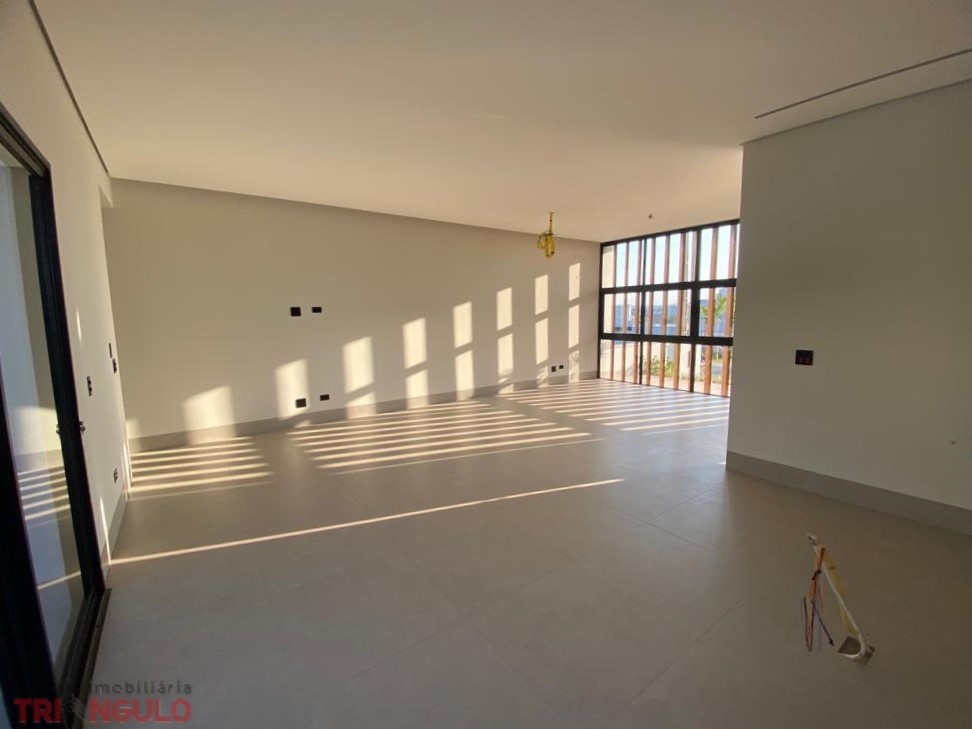 Casa para venda no Residencial Jardins de Versailles em Umuarama com 297m² por R$ 1.500.000,00