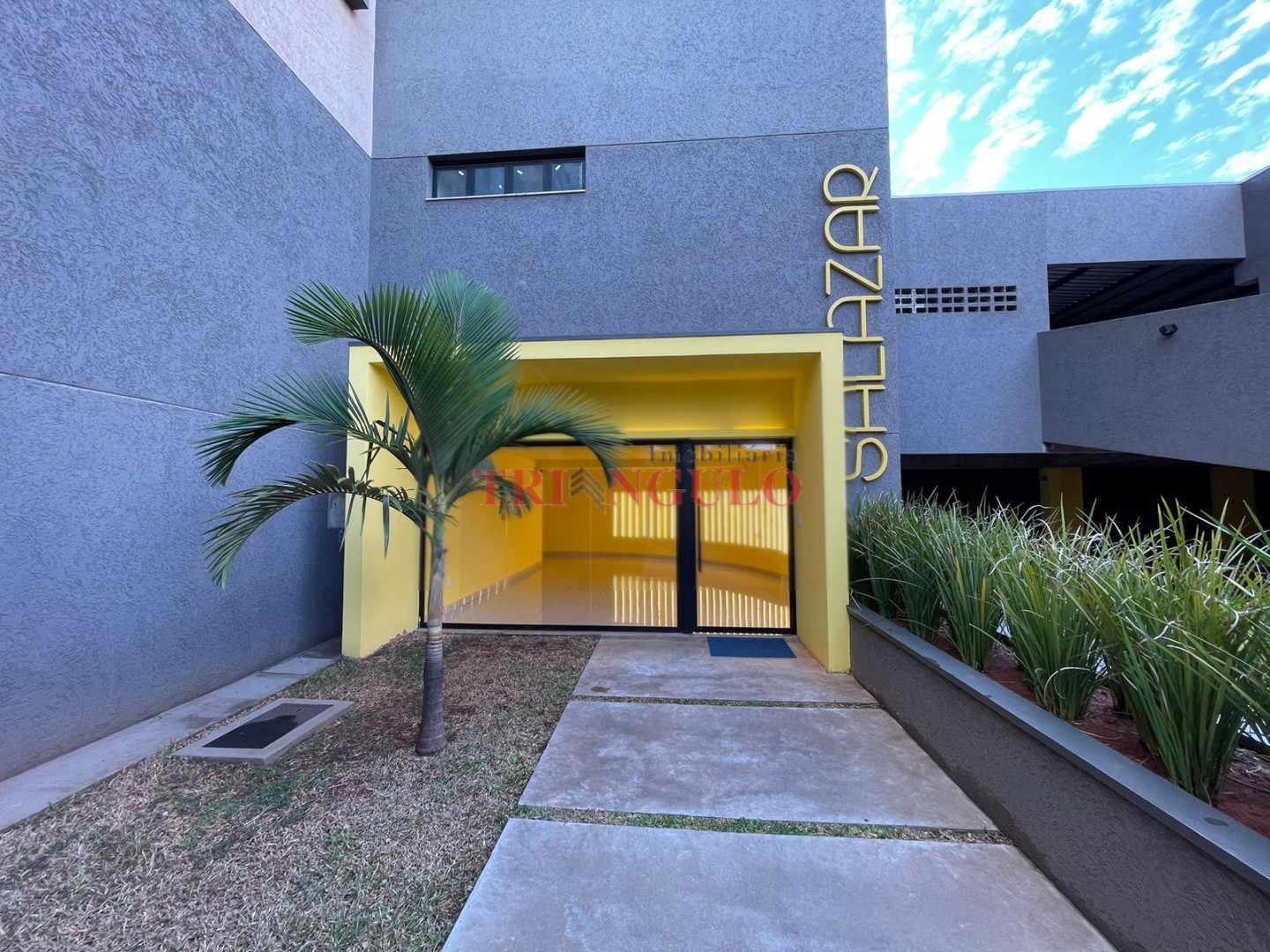 Apartamento para locacao no Zona III em Umuarama com 83,16m² por R$ 1.200,00