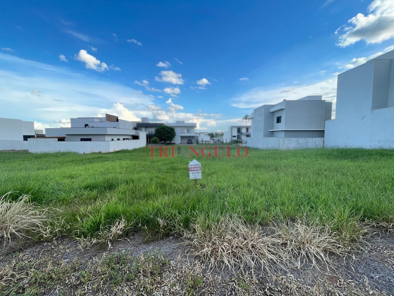 Terreno para venda no Condominio Paysage Essenza em Umuarama com 243m² por R$ 185.000,00
