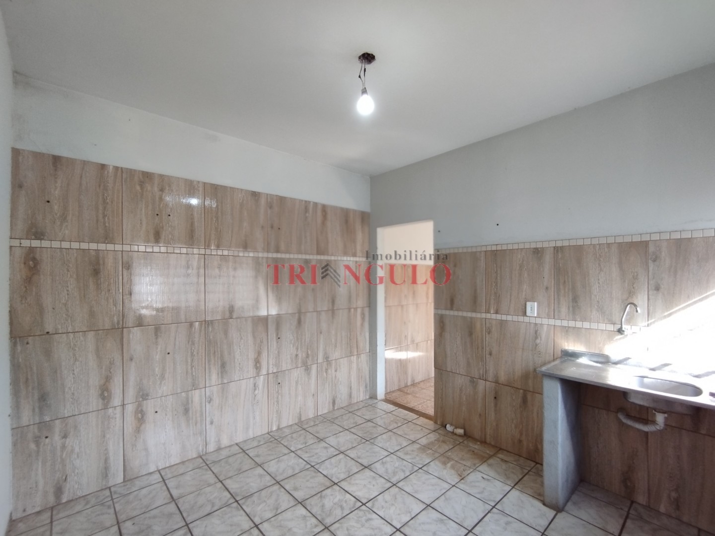 Kitinet para locacao no Zona II em Umuarama com 0m² por R$ 750,00