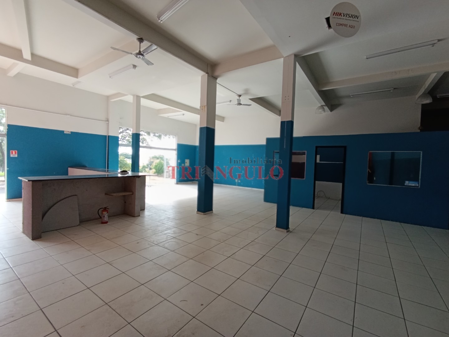 Salão para locacao no Zona IV em Umuarama com 249m² por R$ 4.000,00