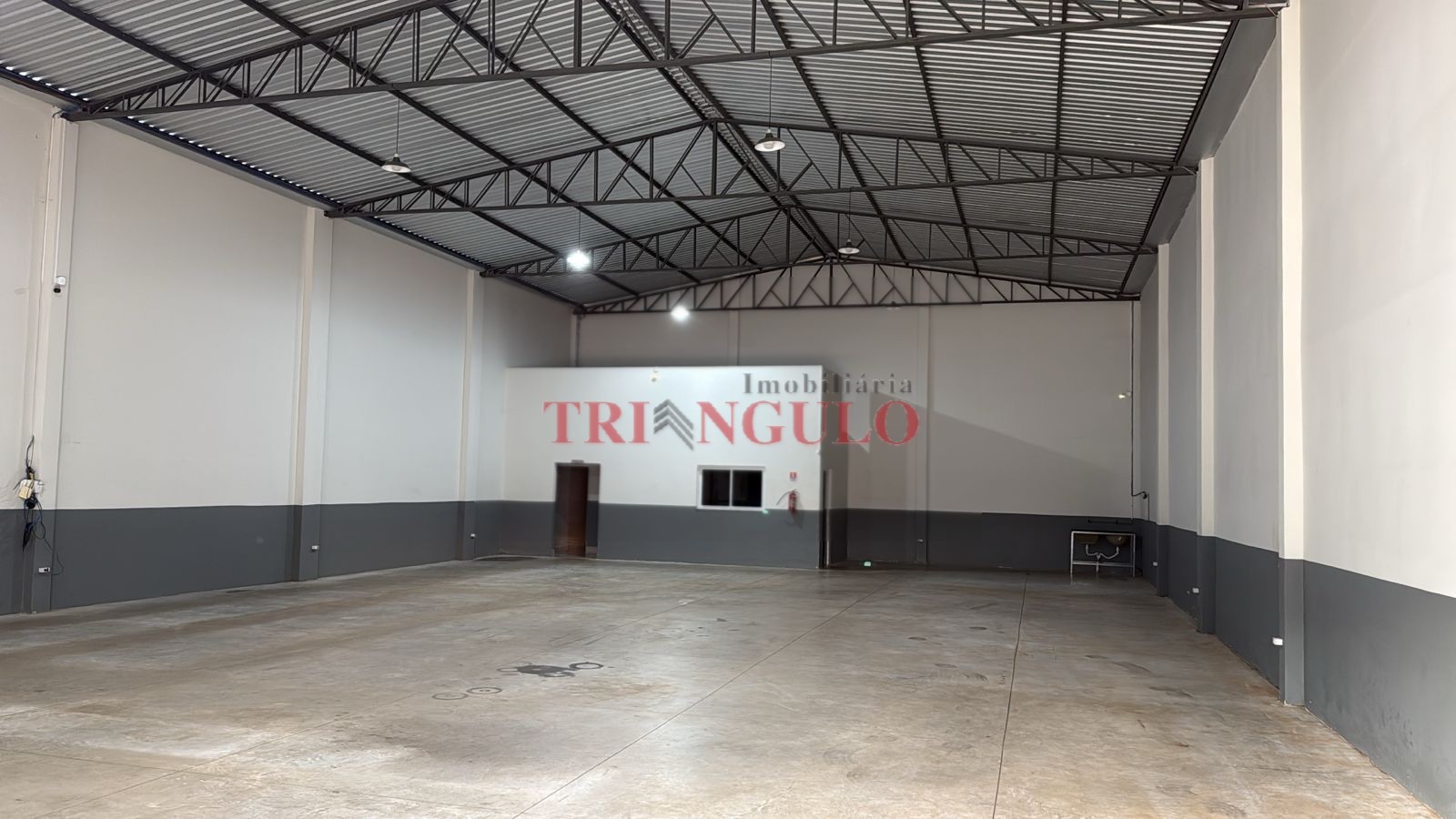 Salão para locacao no Jardim Iguacu em Umuarama com 350m² por R$ 5.500,00