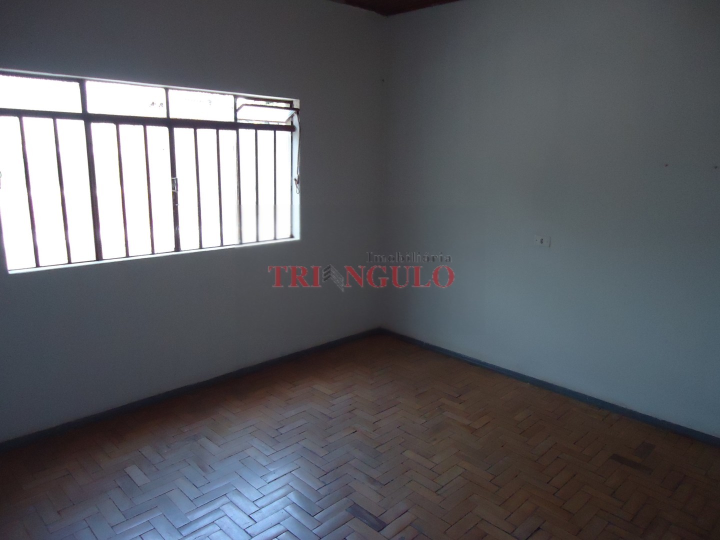 Casa para venda no Jardim Iguacu em Umuarama com 225m² por R$ 220.000,00