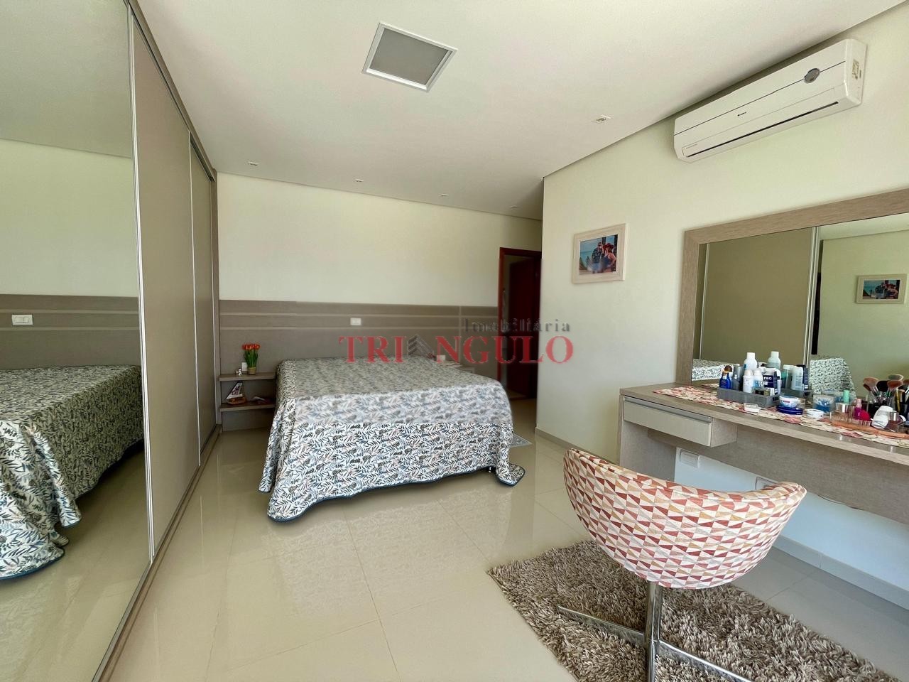 Sobrado para venda no Zona I em Umuarama com 270m² por R$ 2.000.000,00