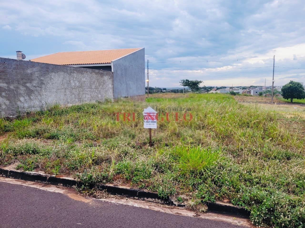 Terreno para venda no Jardim Aeroporto II em Umuarama com 204,98m² por R$ 70.000,00