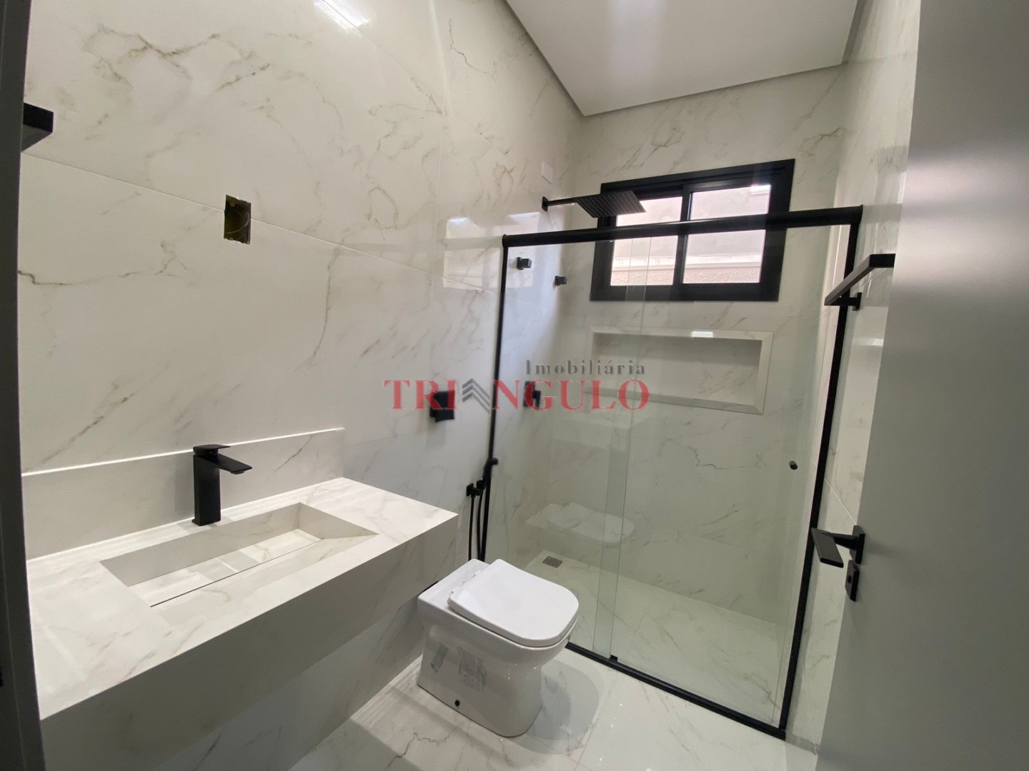 Casa para venda no Residencial Jardins de Versailles em Umuarama com 297m² por R$ 1.400.000,00