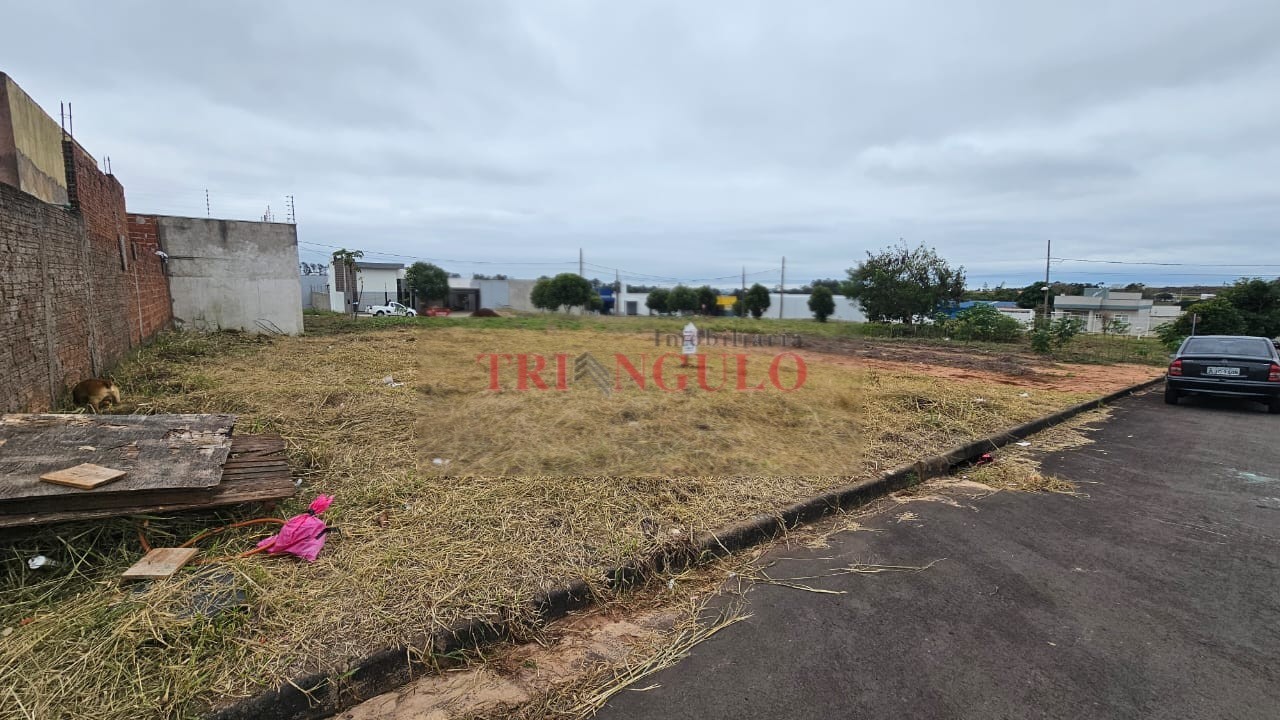 Terreno para venda no Parque Residencial Viena 03 em Umuarama com 267,75m² por R$ 78.000,00
