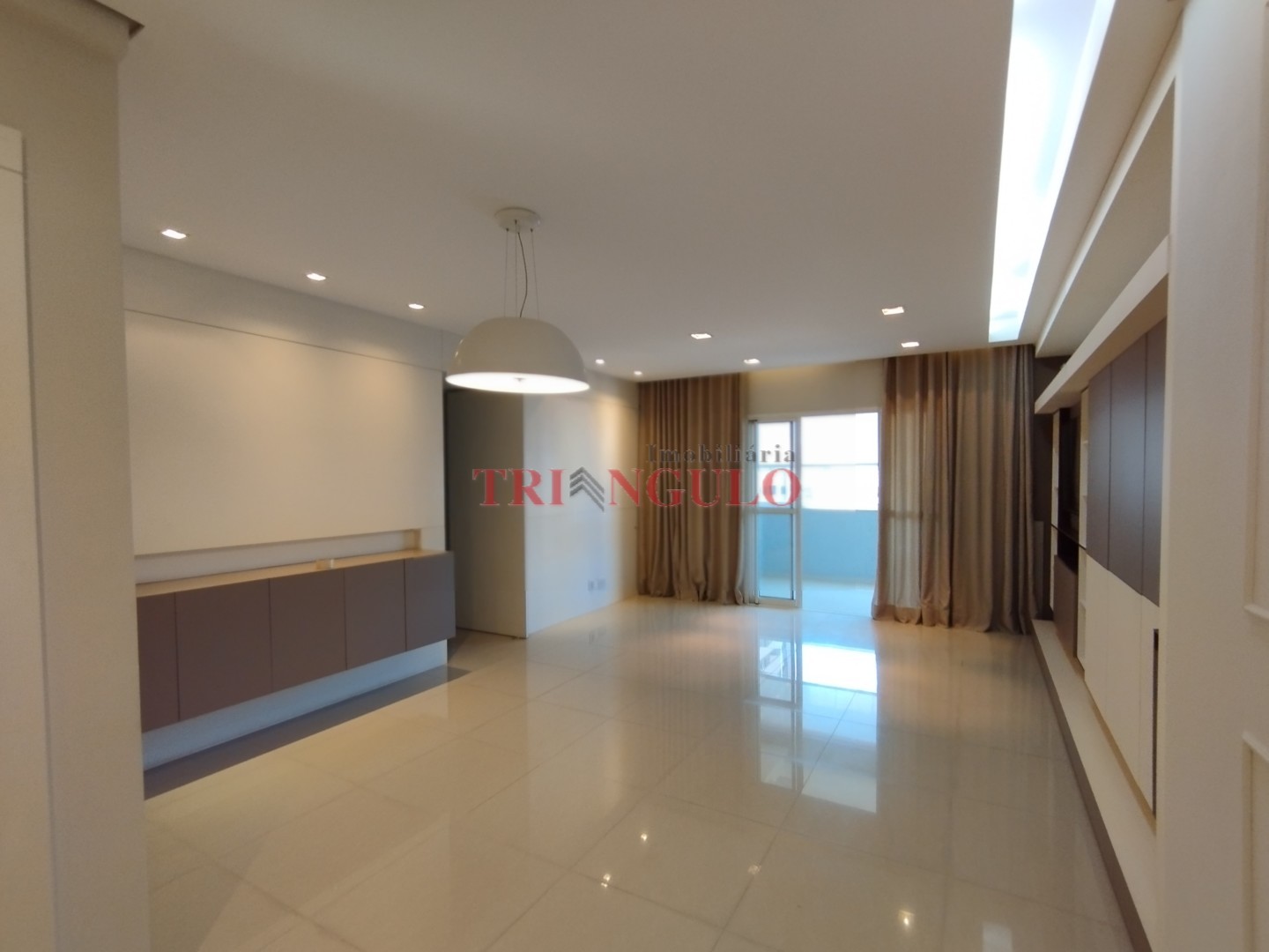 Apartamento para locacao no Zona I em Umuarama com 0m² por R$ 3.500,00