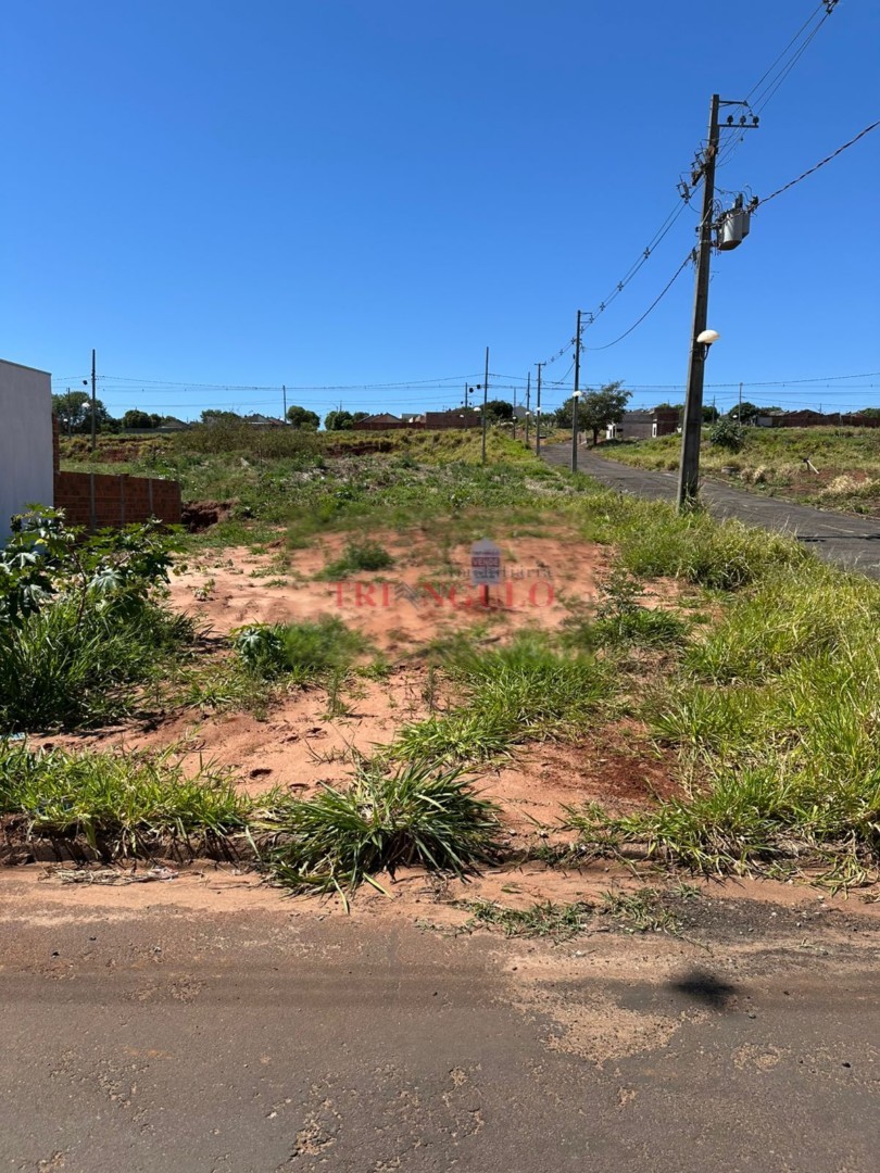 Terreno para venda no Jardim Imperio do Sol I em Umuarama com 270,34m² por R$ 45.000,00