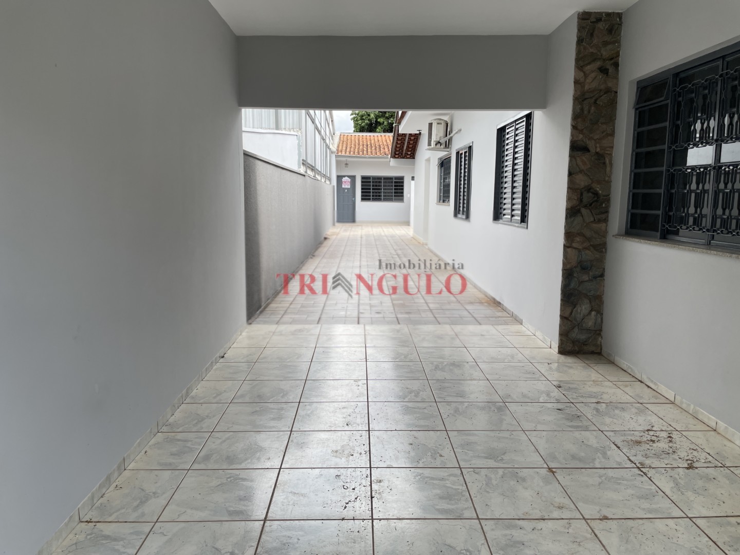 Kitinet para locacao no Zona II em Umuarama com 0m² por R$ 1.000,00