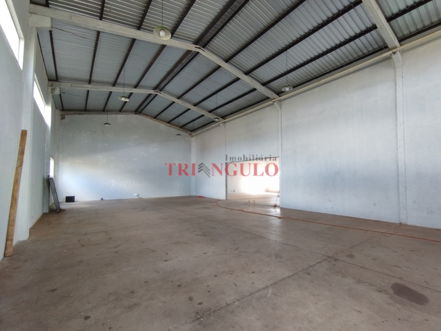 Barracão_galpão para locacao no Jardim Imigrantes em Umuarama com 214,13m² por R$ 7.000,00