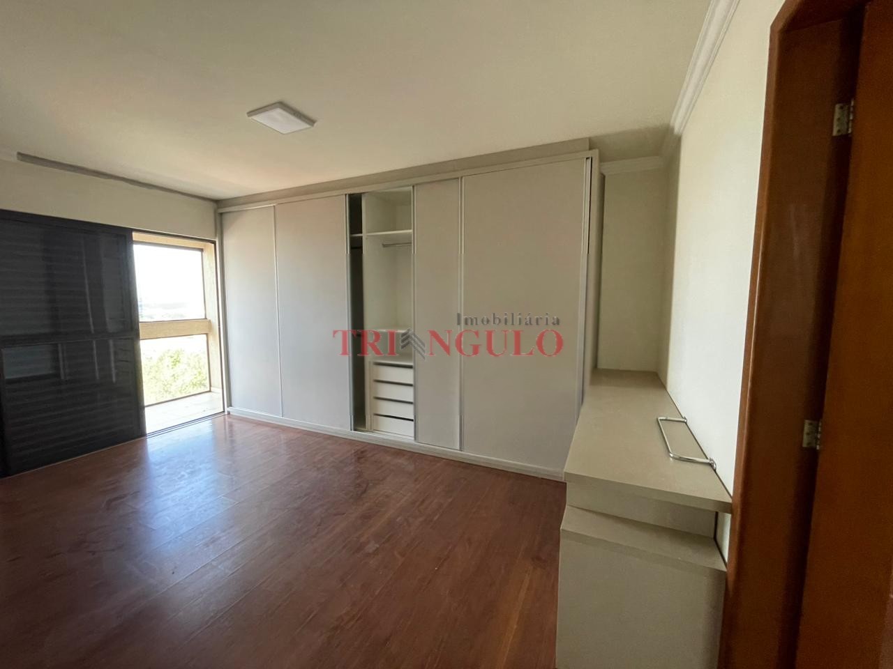 Apartamento para venda no Zona II em Umuarama com 196,58m² por R$ 630.000,00