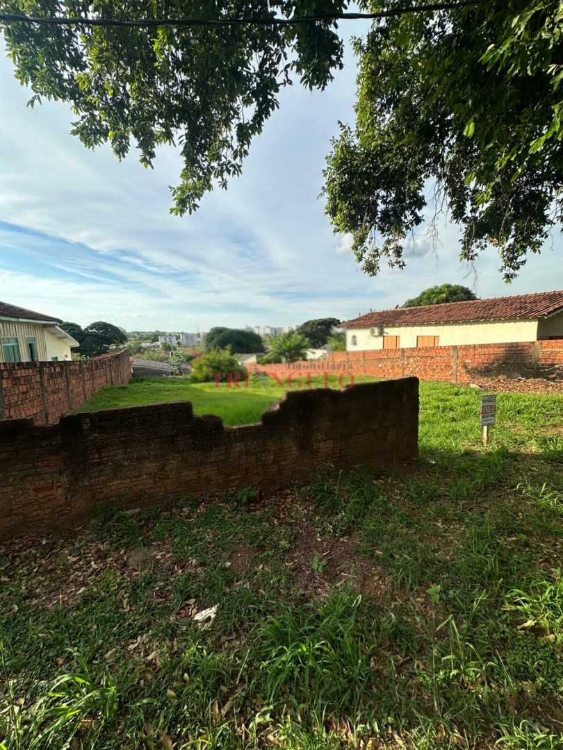 Terreno para venda no Zona IV em Umuarama com 525m² por R$ 240.000,00