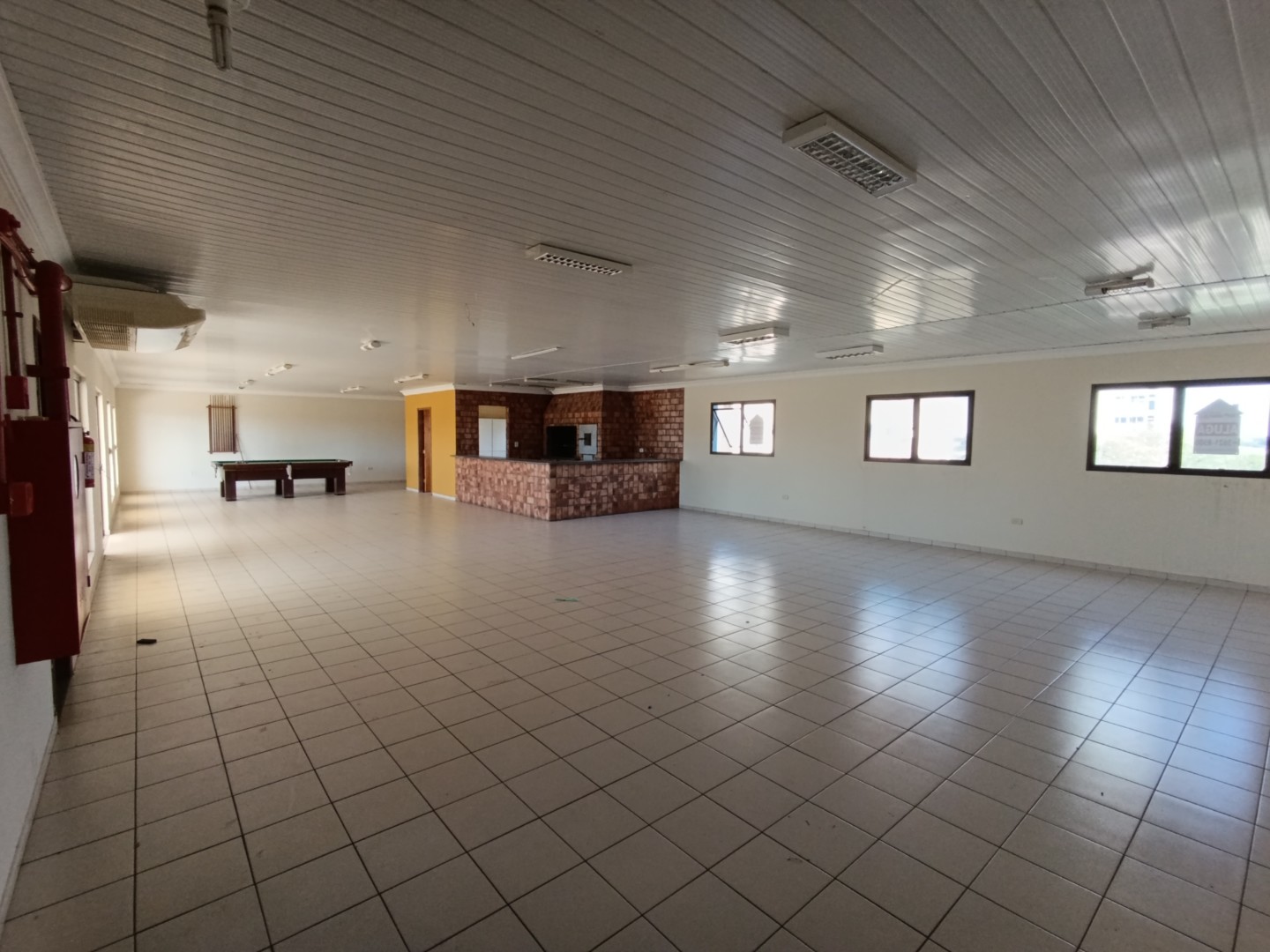 Salão para locacao no Zona I em Umuarama com 216,97m² por R$ 2.606,00