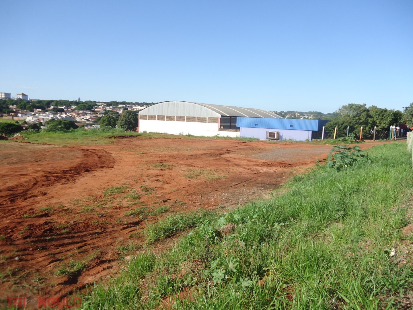 Terreno para locacao no Zona VII em Umuarama com 858m² por R$ 3.000,00