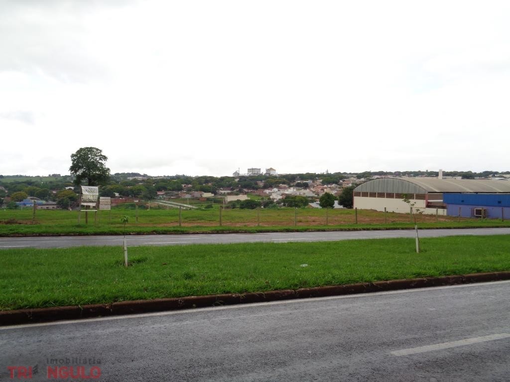 Terreno para locacao no Zona VII em Umuarama com 870m² por R$ 3.000,00