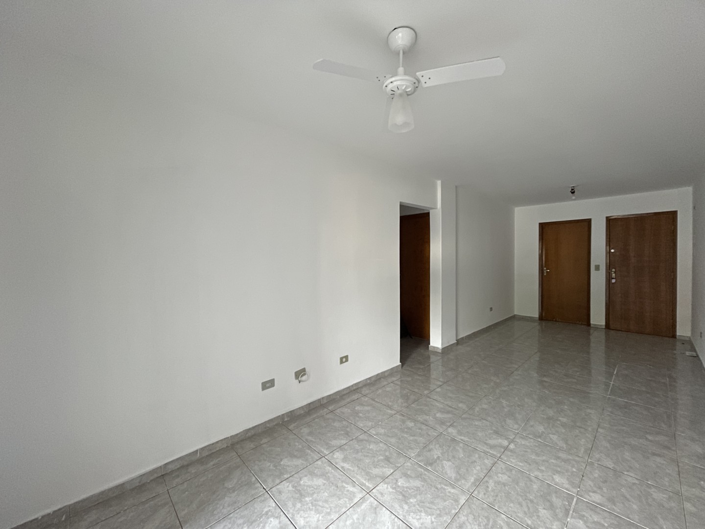 Apartamento para locacao no Zona III em Umuarama com 0m² por R$ 980,00