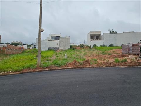 Terreno para venda no Zona V em Umuarama com 221,22m² por R$ 135.000,00