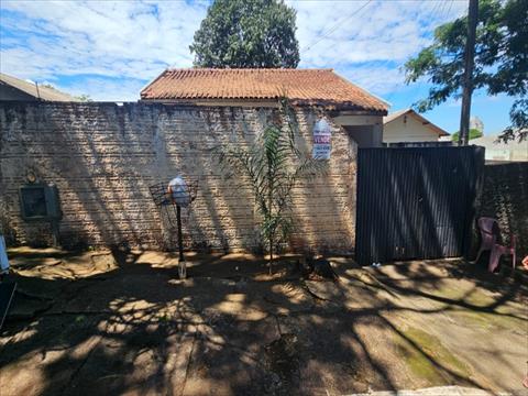 Casa para venda no Conjunto Residencial Corrego Longe em Umuarama com 283,2m² por R$ 170.000,00