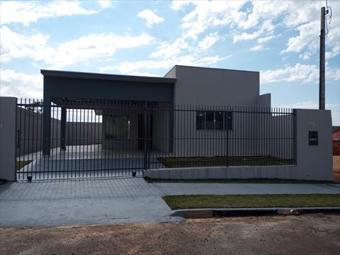 Casa para venda no Jardim Aeroporto II em Umuarama com 204,98m² por R$ 240.000,00