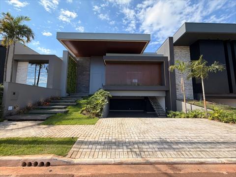 Casa para venda no Parque Residencial Interlagos em Umuarama com 375m² por R$ 2.850.000,00