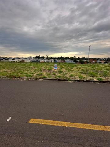 Terreno para venda no Jardim Aeroporto em Umuarama com 209,3m² por R$ 74.000,00