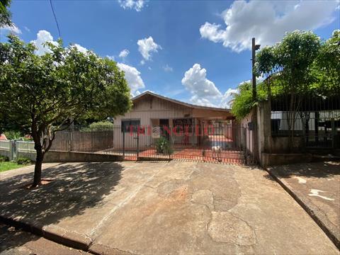 Casa para venda no Jardim Panorama em Umuarama com 360m² por R$ 215.000,00