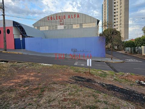 Terreno para venda no Jardim Paineiras em Umuarama com 225m² por R$ 98.000,00