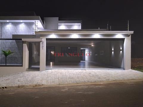 Casa para venda no Parque do Lago em Umuarama com 252m² por R$ 860.000,00