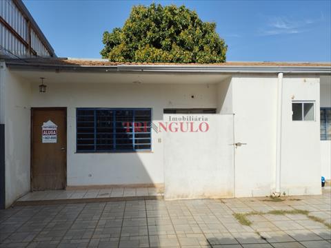 Kitinet para locacao no Zona II em Umuarama com 0m² por R$ 750,00