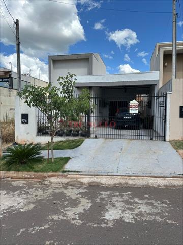 Casa para venda no Jardim das Cerejeiras em Umuarama com 126m² por R$ 220.000,00